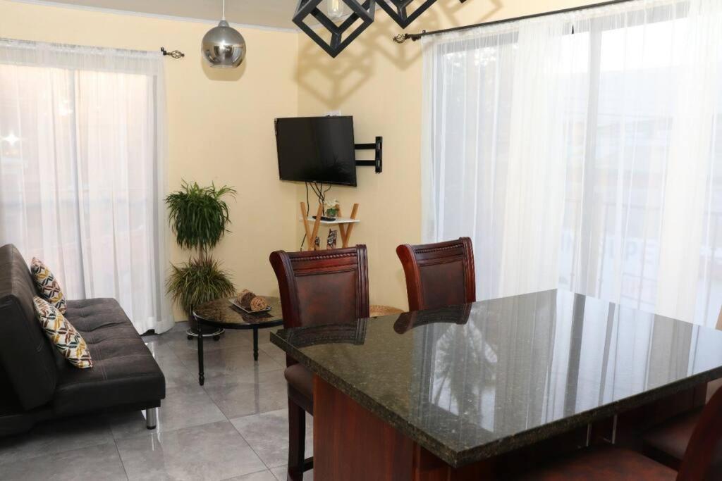 Airport Sjo Residence - Edward & Familia Inn Río Segundo 外观 照片